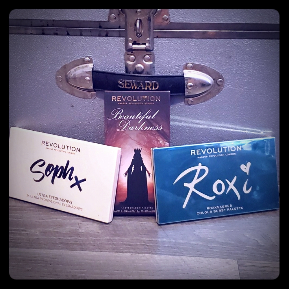 Makeup Revolution Palette Set